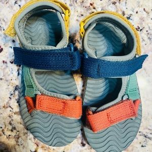 Gently used toddler boy adjustable sandals in size 9